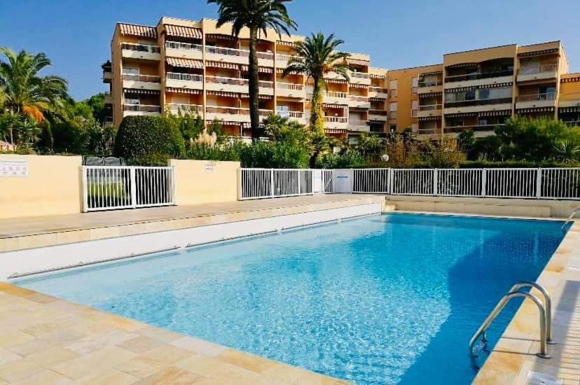 Appartement Angela Гольф-Жуан Экстерьер фото